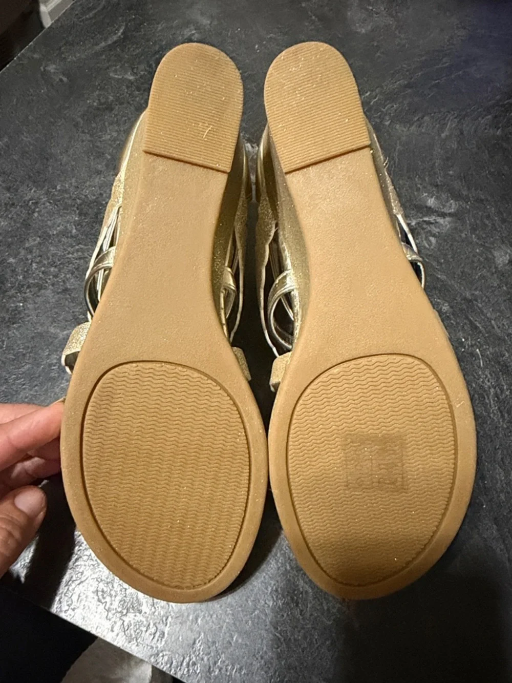 Dream Pairs Girls Gold Scalloped Glitter Strap Sandals